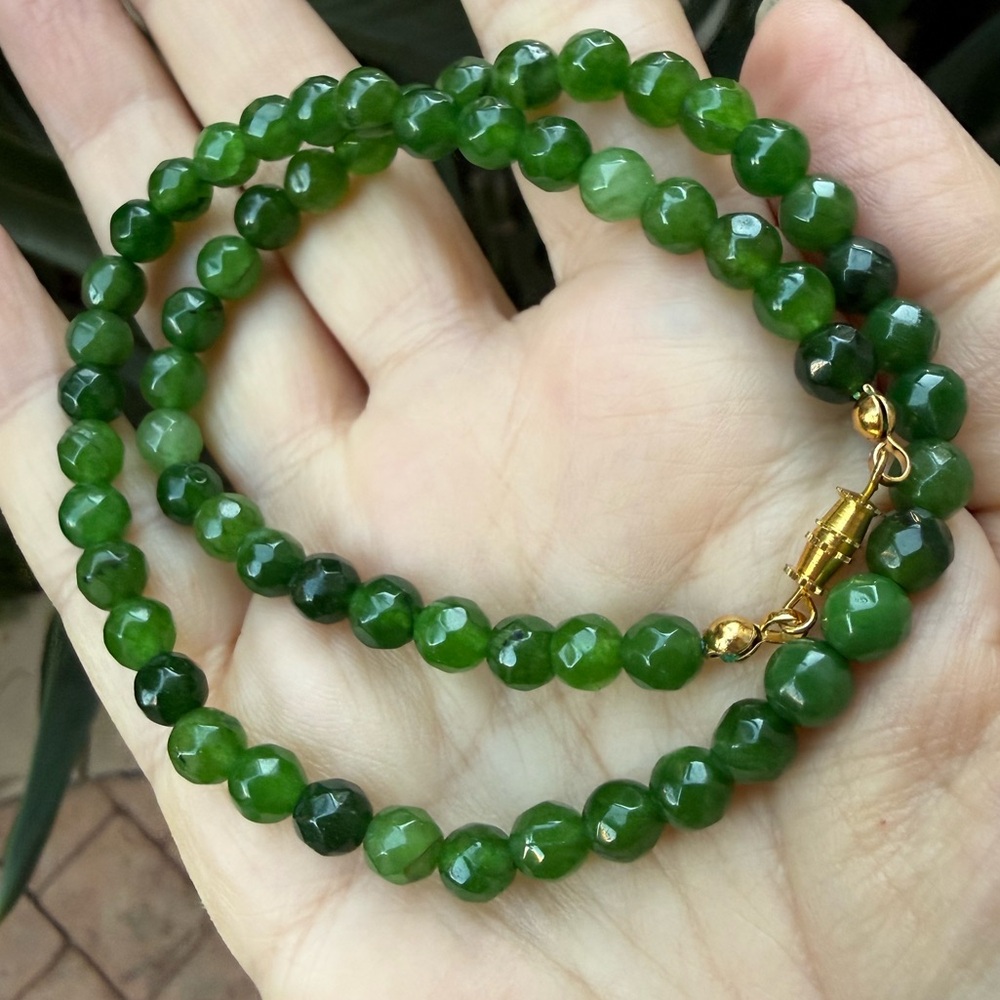 Faceted green quartzite bead gold tone choker necklace - Picture 6 of 8
